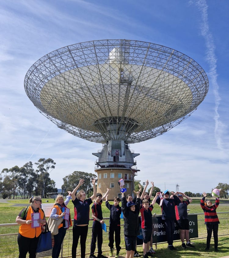 Photo of excursion to Parkes Radio telescope